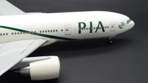 مجسم الخطوط الباكستانية B777-200ER مقاس 1:200
