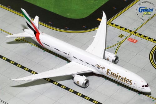 مجسم طيران الامارات B787-10 مقاس 1:400