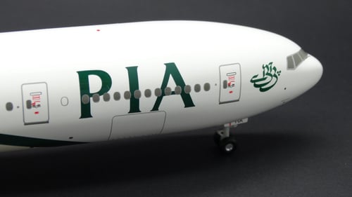 مجسم الخطوط الباكستانية B777-200ER مقاس 1:200