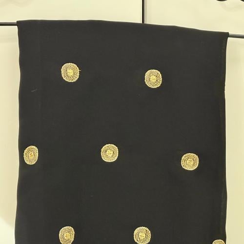 طرحة لون اسود بتطريز ذهبي