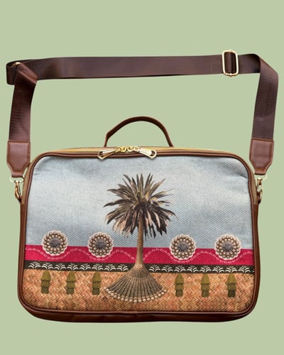 حقيبة لابتوب (جذور العطاء)