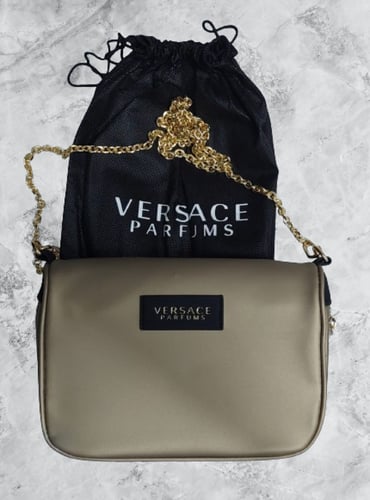 شنطة كتف فيرزاتشي الذهبي بارفيوم للنساء حجم 18*14...