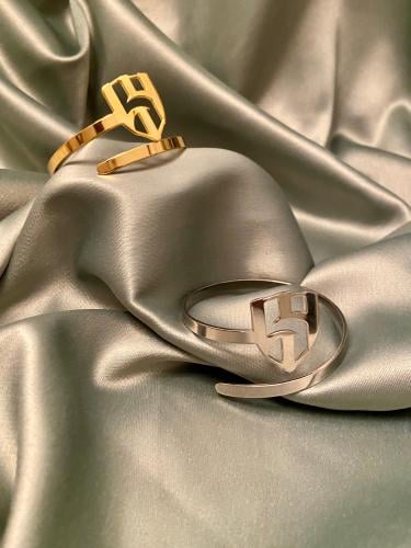 A standing bracelet plated with gold or silver
