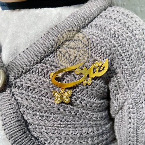 بروش مطلي بالذهب مع فصوص زركون بالأسم حسب طلبك