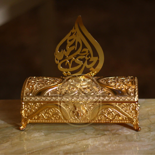 صندوق بخور أو صندوق مهر مع اسم مطلي بالذهب حسب طلب...