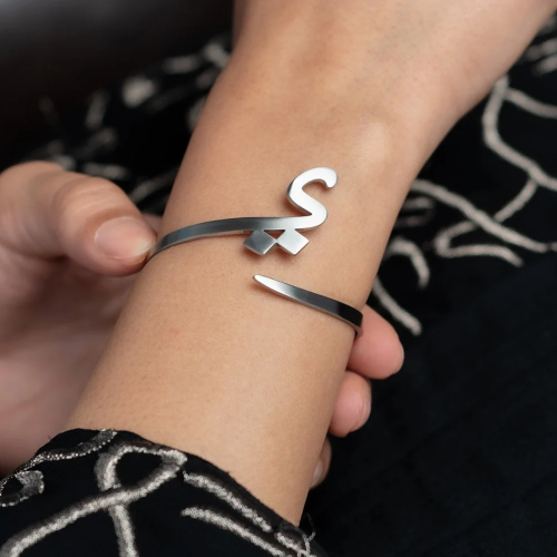Gold or silver plated bracelet with the letter Y (MD00103)