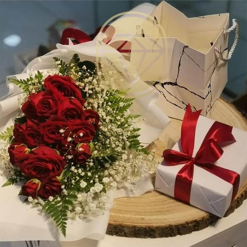 تغليف مع باقة ورد طبيعي (MD00024)
