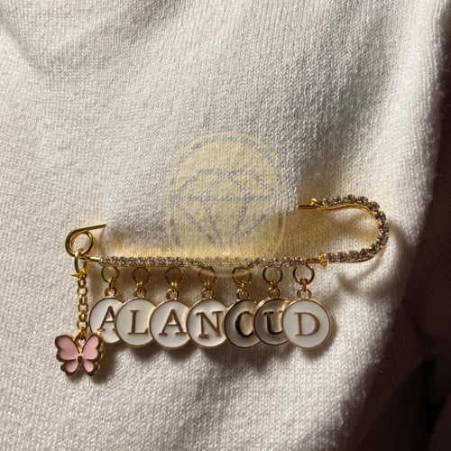 بروش مشبك مطلي بالذهب بالأسم حسب الطلب