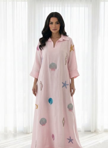 ثوب لينن مطرز صدف