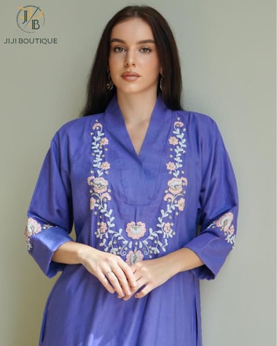 ثوب تطريز من الصدر و الأكمام