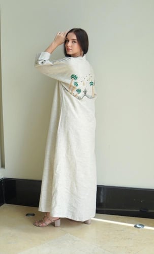 ثوب تطريز ظهر