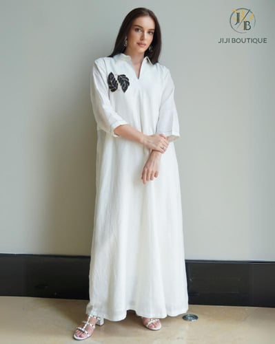 ثوب شك يدوي من الصدر و مكسر من الخلف