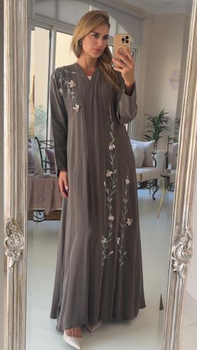 عباية حرير مغسول تطريز يدوي ورد