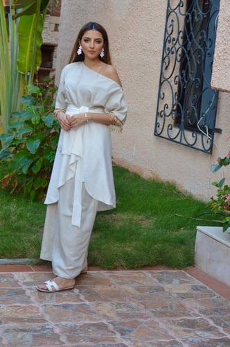 ثوب مع تنورة ابيض