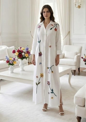 ثوب مطرز ورود