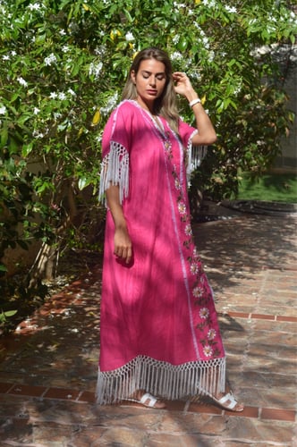 ثوب فوشي فراشة