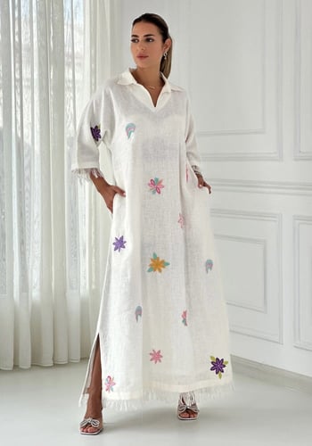 ثوب ابيض مطرز
