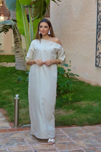 ثوب مع تنورة ابيض