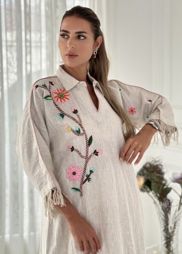 ثوب الوردة بيج