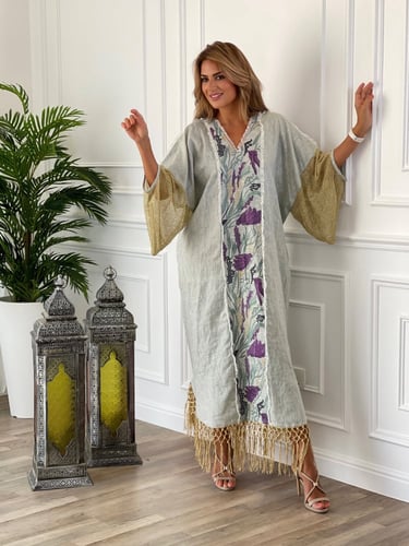 ثوب لينن مطرز