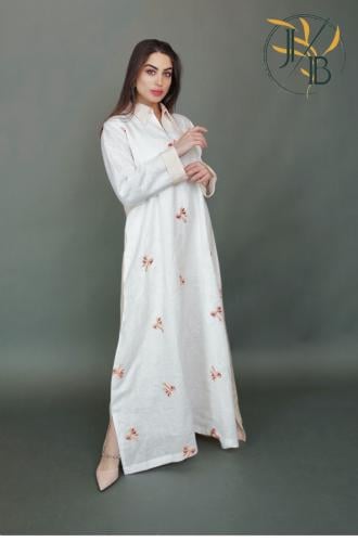 ثوب لينن مطرز فيونكة