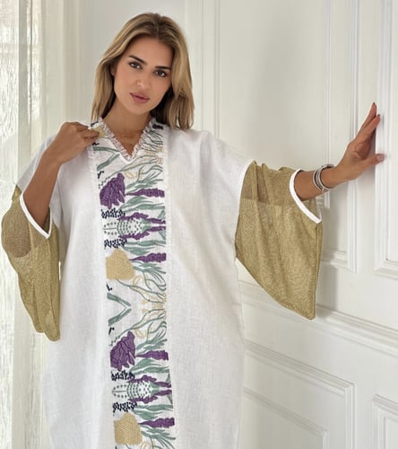 فستان مع تطريز و هدب