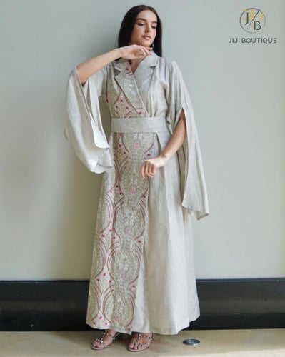 فستان العيد بأكمام واسعة بيج