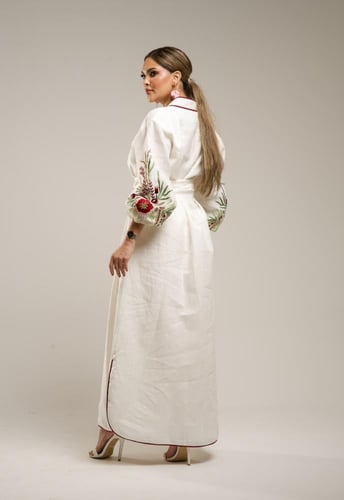 ثوب لينن مطرز