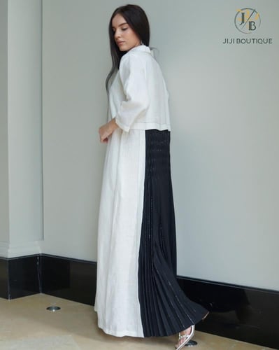 ثوب شك يدوي من الصدر و مكسر من الخلف