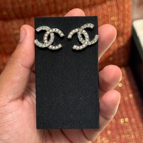 CHANNEL EARRINGS