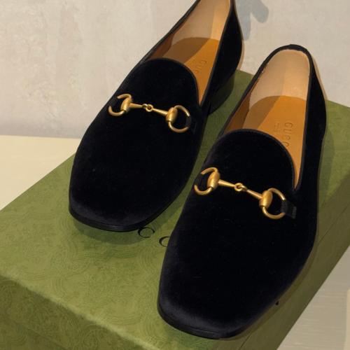 Gucci velvet 42