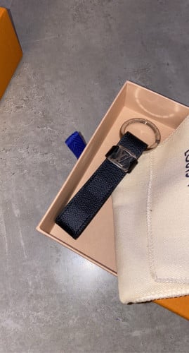 LouisVuitton ميدالية