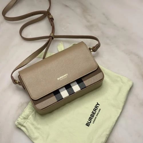 Burberry bag بيج