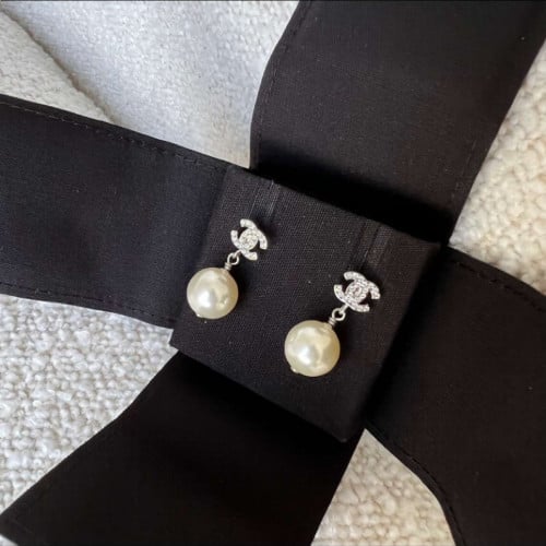 CHANEL حلق لولو