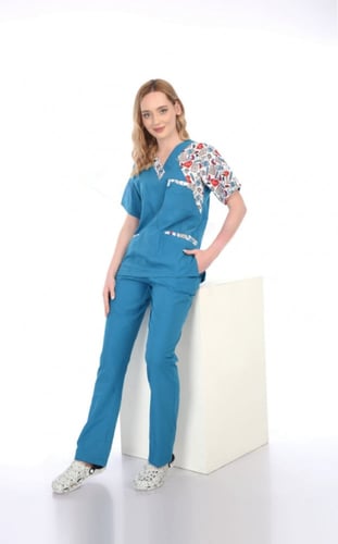 طقم سكراب نسائي بألوان ورسومات جميلة - خامة تريكوت...