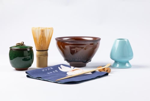 مجموعة هدية ادوات الماتشا الفاخرة