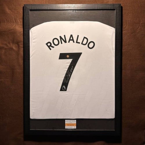تيشيرت توقيع كريستيانو رونالدو