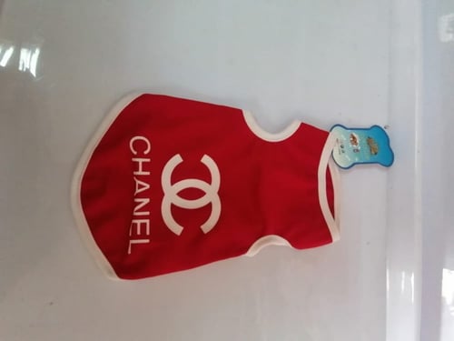 ملابس قطط شانيل احمر