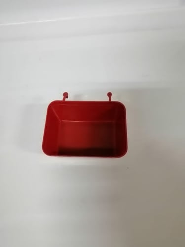 معلف مربع صغير علاق