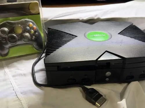 Xbox Original — مع يد جديدة
