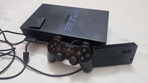 بلايستيشن 2 فات أوربي مفتوح الريجن معه ملحقات اصلي...