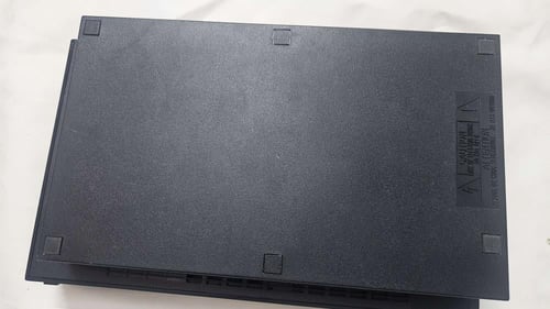 بلايستيشن 2 فات أوربي مفتوح الريجن معه ملحقات اصلي...