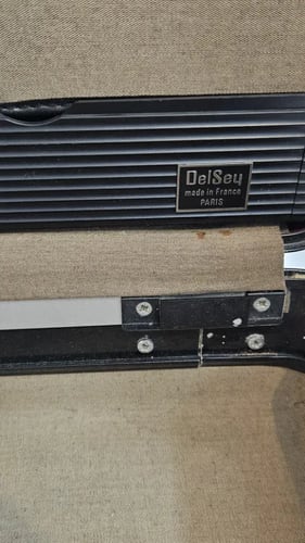 حقيبة سفر Delsey — عنابي (Vintage)