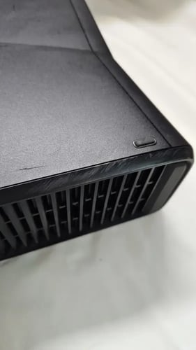Xbox 360 Slim (مهكر) مع كرتونه
