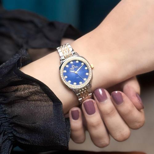 ساعة نسائية استيل بلون الفضي و الذهبي اطار ذهبي مي...