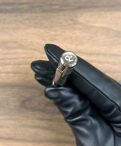 طقم هدية رجالي ديفوشي بتصميم انيق لون فضي