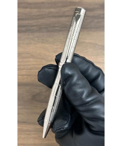 طقم هدية رجالي ديفوشي بتصميم انيق لون فضي