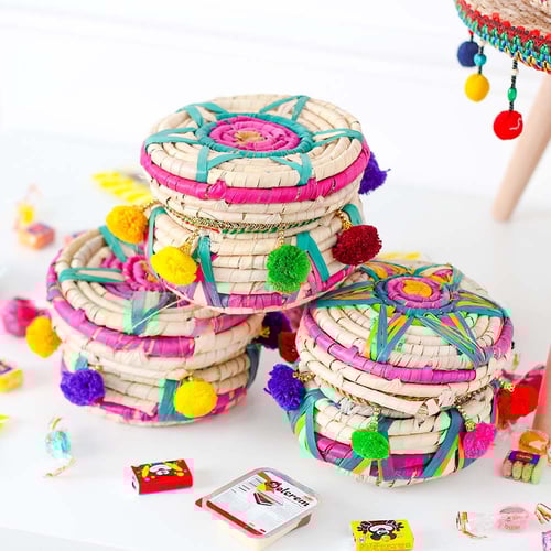 علبة توزيعات حلويات - شاملة الحلويات