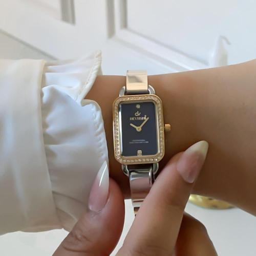 ساعة نسائية استيل مستطيلة بلمسة جديدة وأنيقة لون ذ...