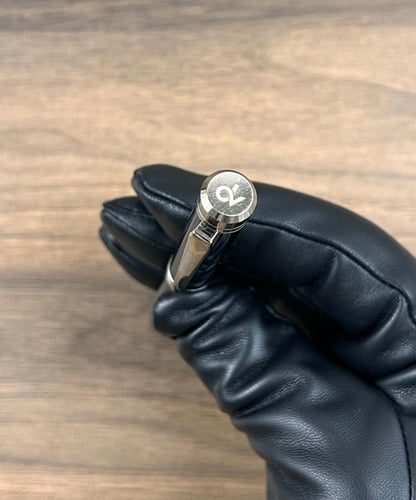 طقم هدية رجالي ديفوشي بتصميم انيق فضي واسود كبك فض...